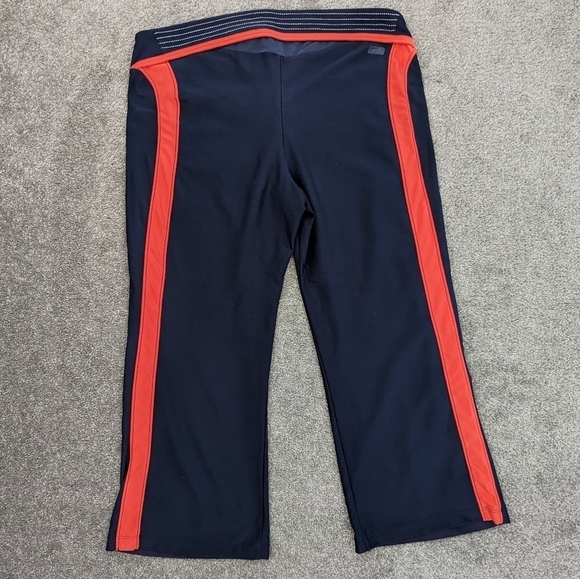 NIKE Women's Activewear Cropped Pants Size Large - Picture 1 of 8